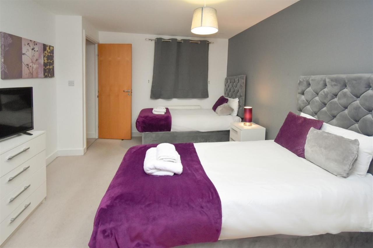 Foxley Place: Mk House For Large Groups Ferienhaus Milton Keynes